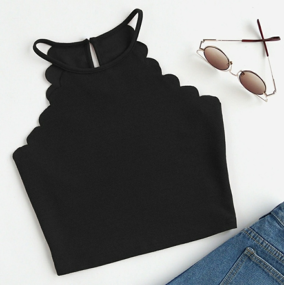 🆕 NWOT Scallop Trim Halter Top